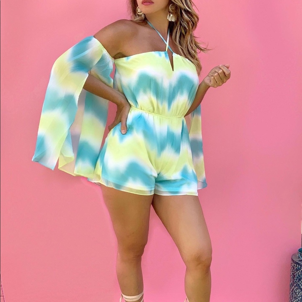 SPLIT BELL SLEEVE ROMPER ✨😍